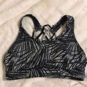Jockey sports bra with removable pads